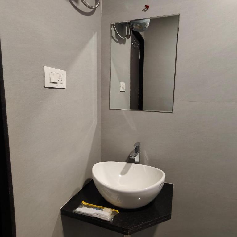 Koupelna v ubytování Hotel Yogesh Nisarga, Chhatrapati Sambhajinagar