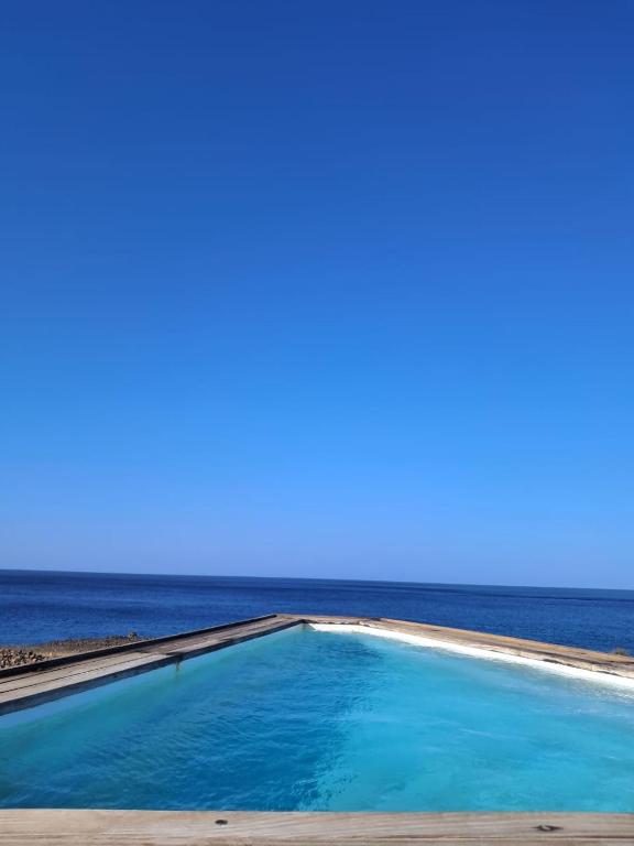Bazén v ubytování Cacimba Sunset Lodge nebo v jeho okolí