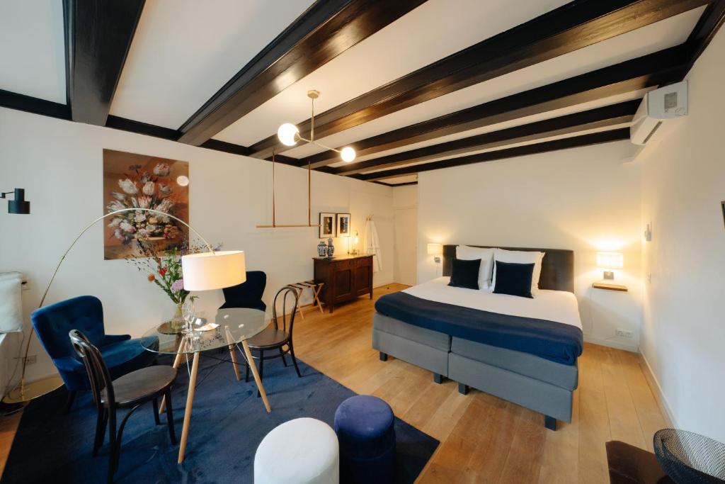 Posezení v ubytování 1637: Historic Canal View Suites