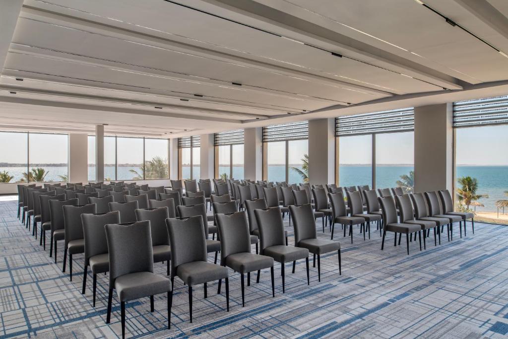 Posezení v ubytování Royal L'azure Resort