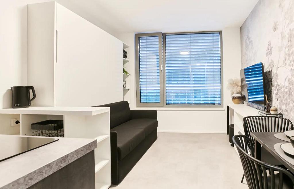 Kuchyň nebo kuchyňský kout v ubytování MyMozart Apartments Prague by Rentero Property