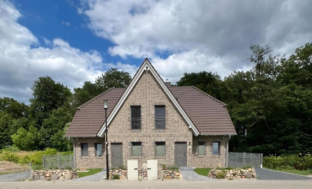 a brick house with a gambrel roof at Ferienhaus Am Nationalpark 8A in Klausdorf Mecklenburg Vorpommern