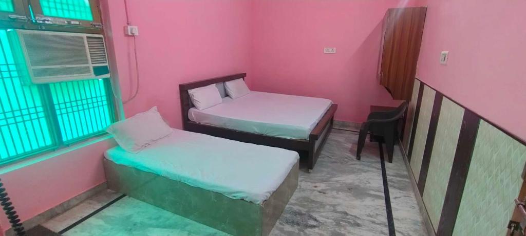Postel nebo postele na pokoji v ubytování OYO 82076 Hotel Balaji Palace