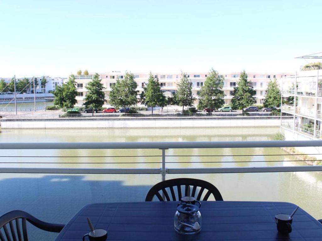 Zdjęcie z galerii obiektu Studio cabine idéal, proche plage, parking privé, résidence sécurisée - FR-1-246-654 w La Rochelle