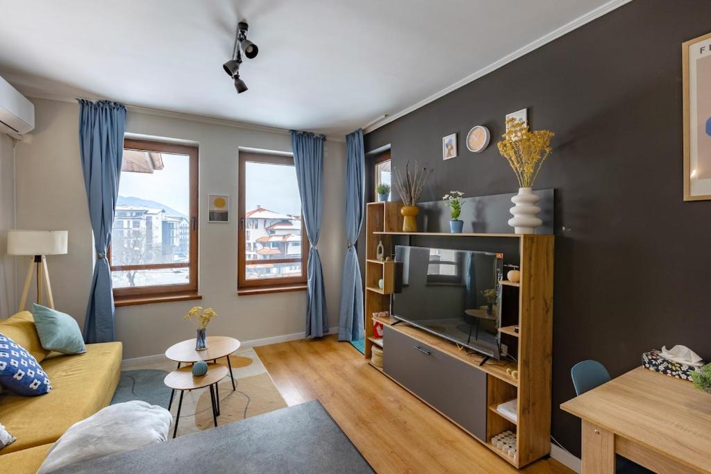 TV/trung tâm giải trí tại Modern 1 Bedroom by the Gondola