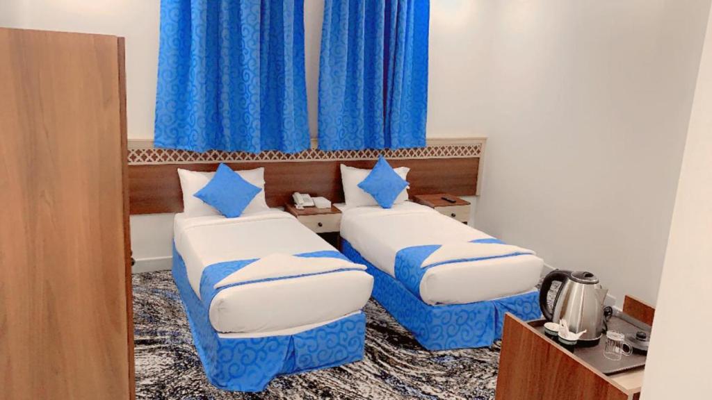 Postel nebo postele na pokoji v ubytování فندق اوتادالمتحدة الذهبي الروضة 4