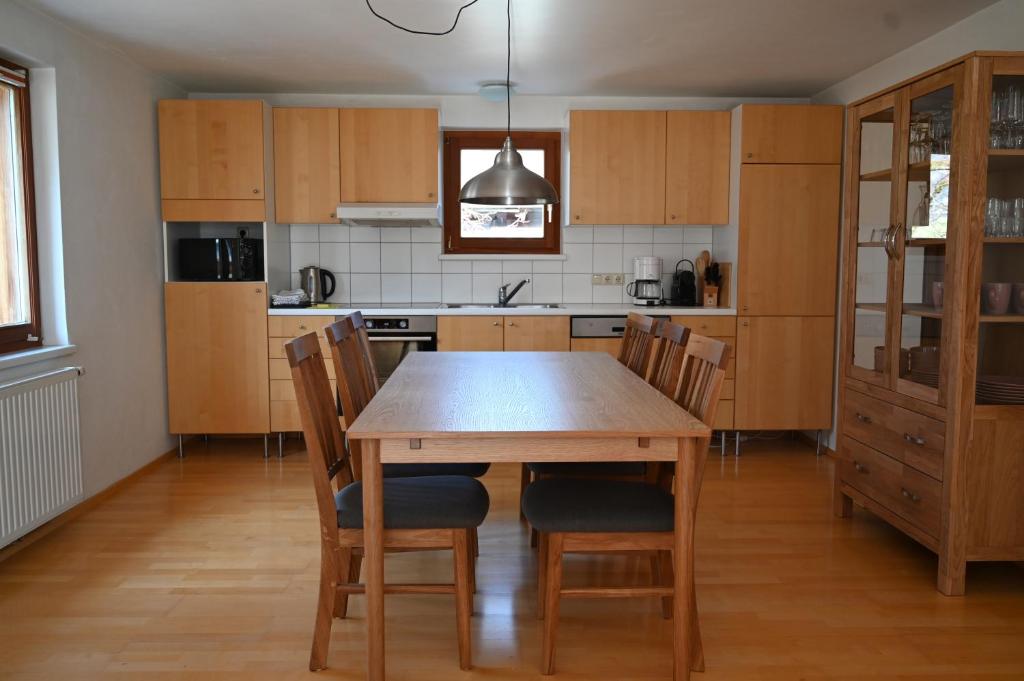 Kuchyň nebo kuchyňský kout v ubytování Ferienwohnung Allmein Top 2