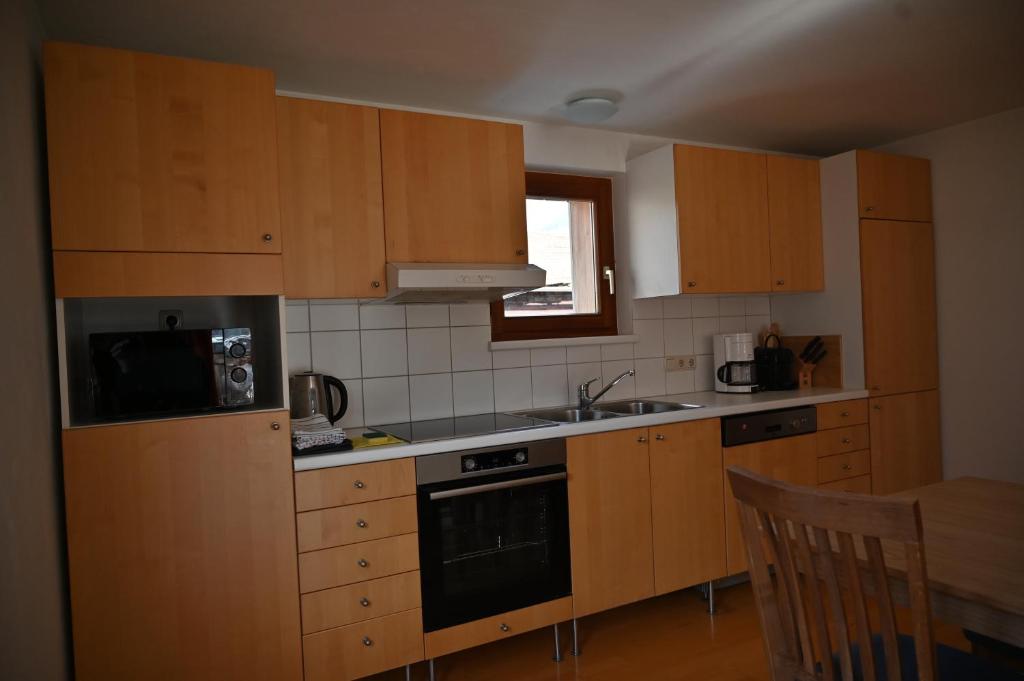 Kuchyň nebo kuchyňský kout v ubytování Ferienwohnung Allmein Top 2