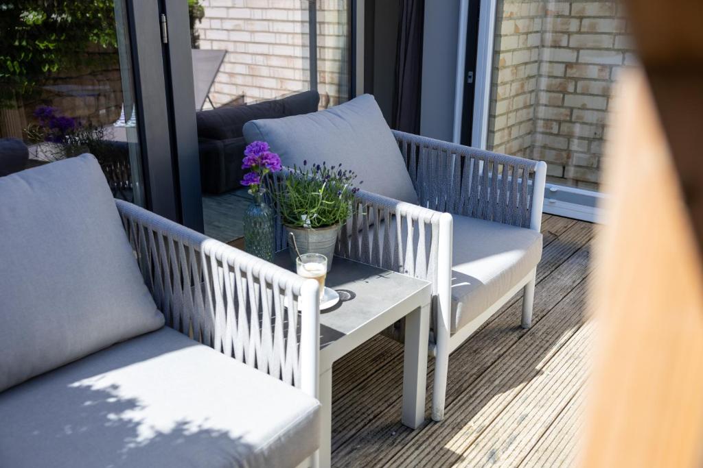Balkón nebo terasa v ubytování Hotel STRAND am Königshafen