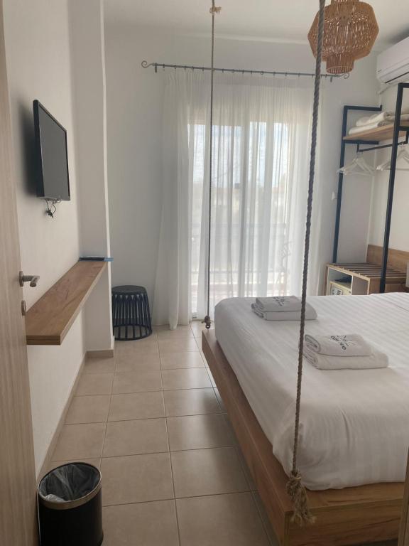 Postel nebo postele na pokoji v ubytování Ariadni Blue 2