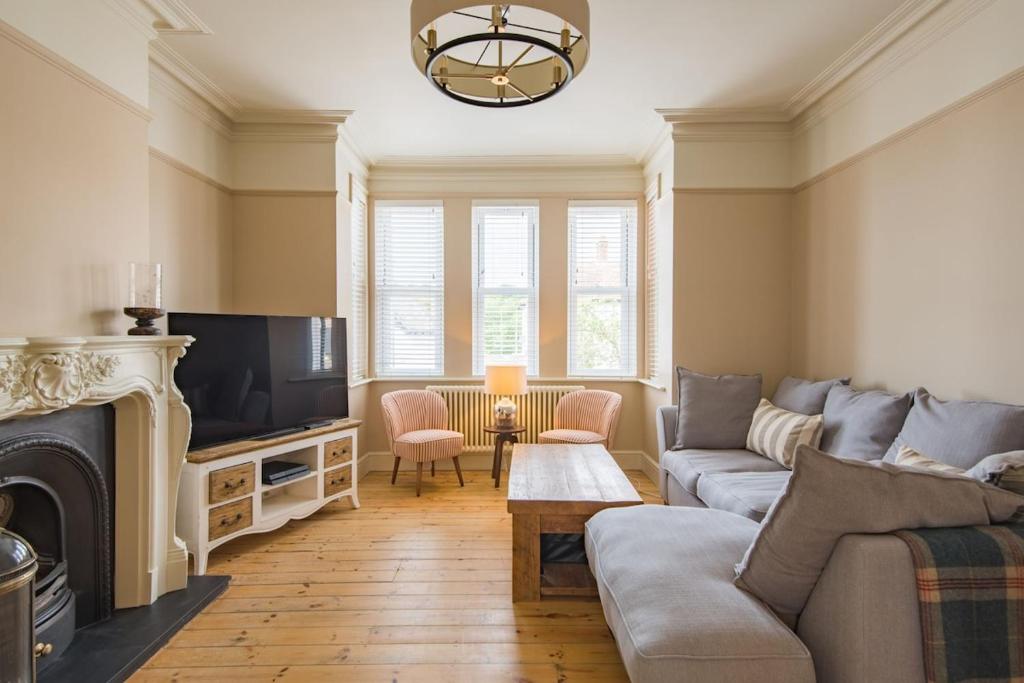 Posezení v ubytování Sea to Sea by Keepers Cottages