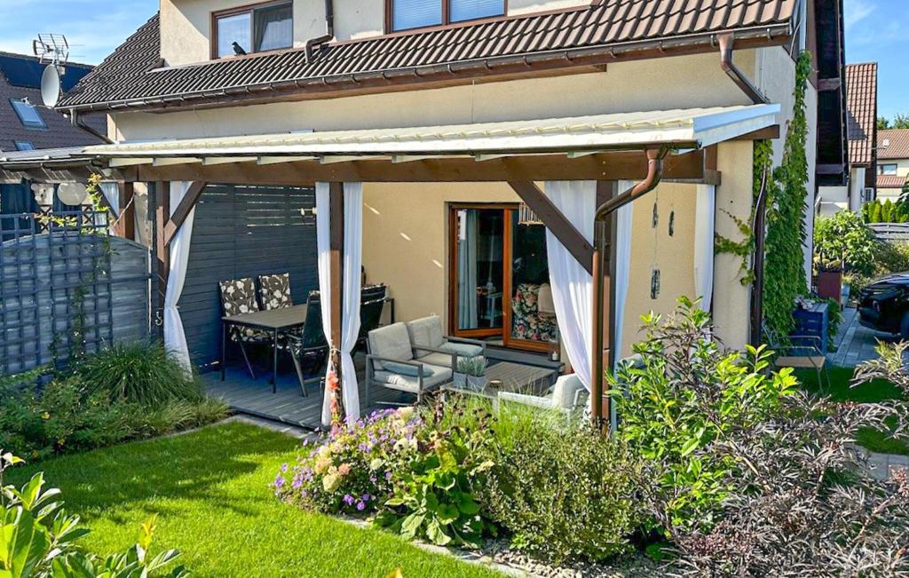 Κήπος έξω από το Lovely Home In Pogorzelica With Wifi