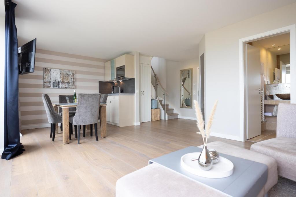 Kuchyň nebo kuchyňský kout v ubytování Hotel STRAND am Königshafen