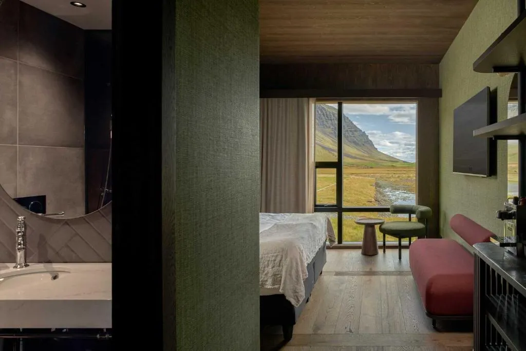Standard room bedroom