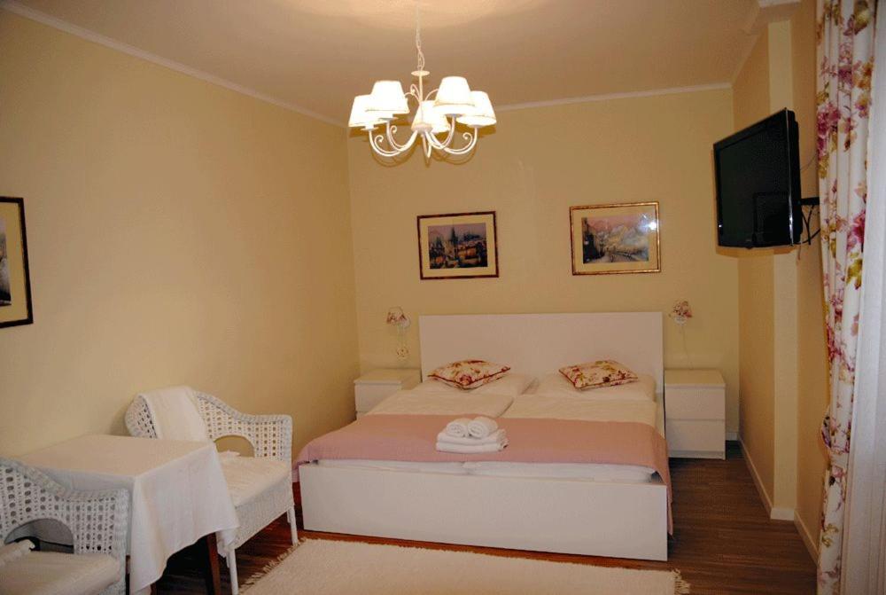 Postel nebo postele na pokoji v ubytování Penzion 77 - Garni