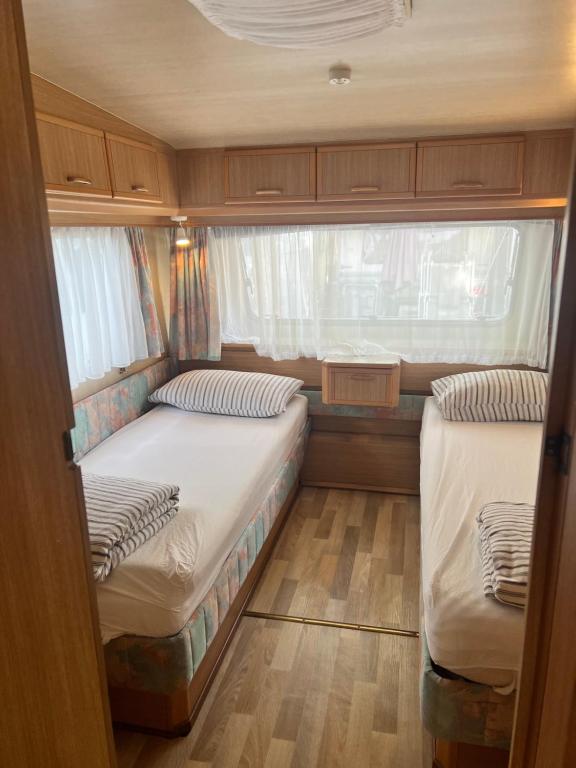 Postel nebo postele na pokoji v ubytování Caravan Cavallino - Valentini in Campeggio Union Lido