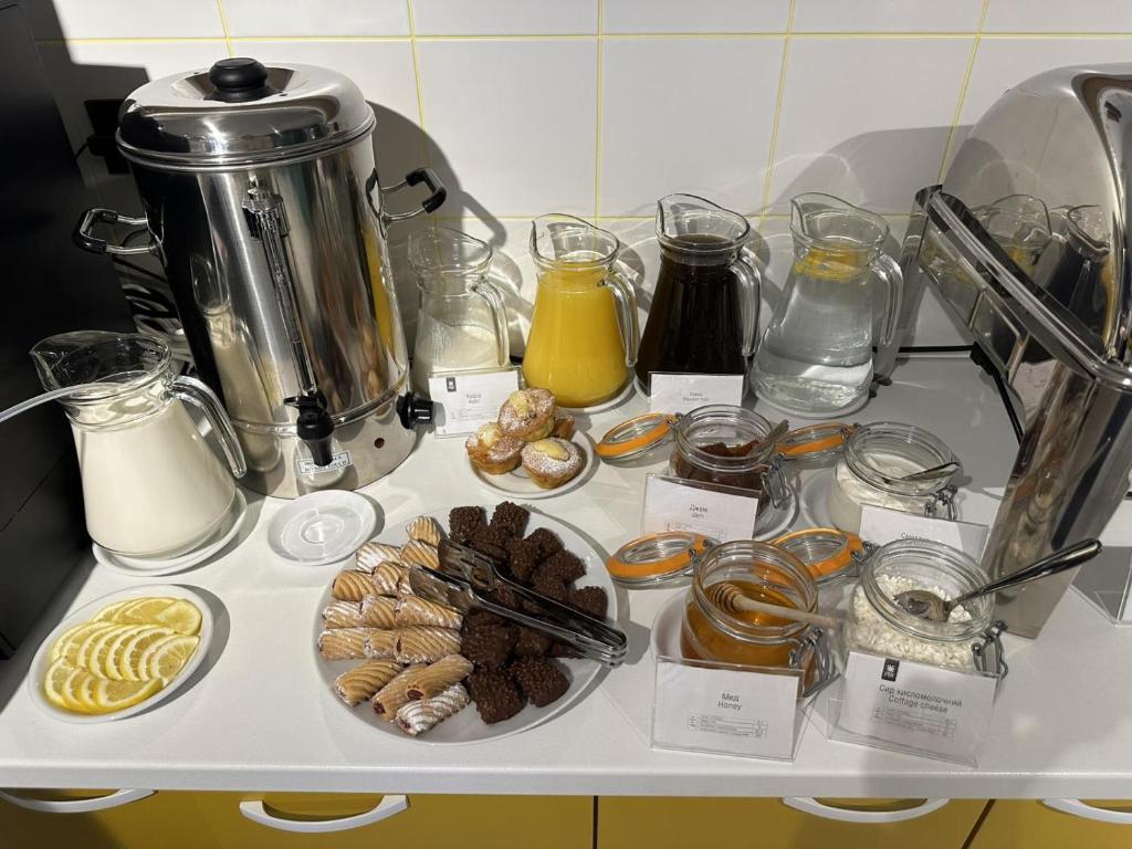 Jídlo v hostelu nebo okolí