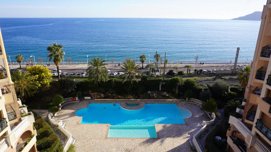 Bazén v ubytovaní Appartement 753, 4 personnes, vue mer By Palmazur alebo v jeho blízkosti