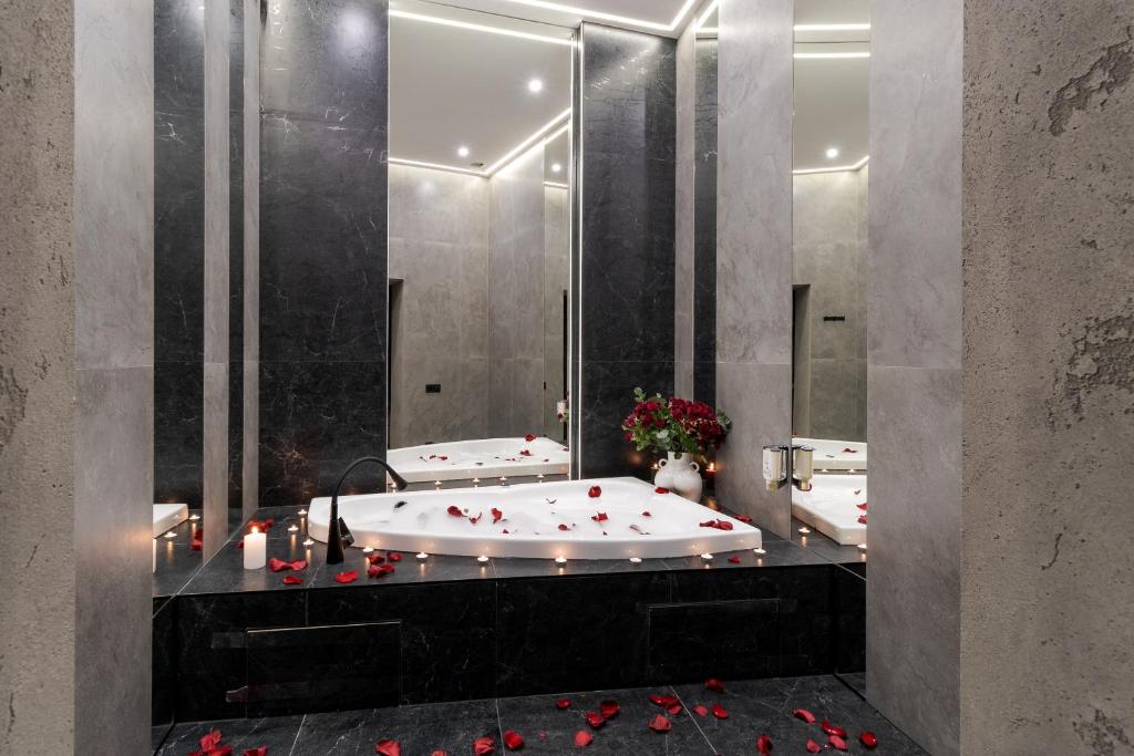 Royal jacuzzi apartment on Kostyushka 16 фото 7