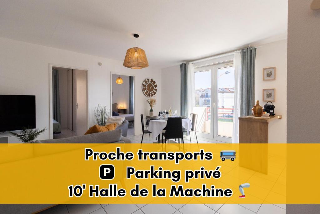 un salon avec une table et une salle à manger dans l'établissement L'envolée - Appartement entier avec Balcon & Parking privé - SO COZY, à Toulouse