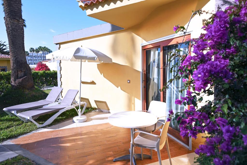 Vonkajšia záhrada v ubytovaní HL Miraflor Suites Hotel