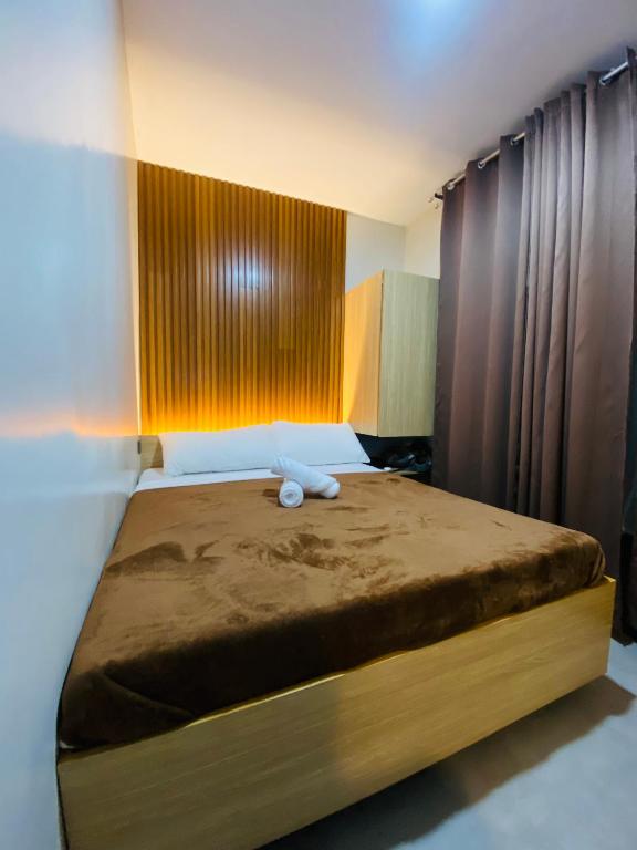 Postel nebo postele na pokoji v ubytování ZenSuites Hotel Tacloban
