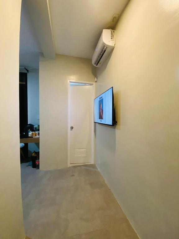 TV a/nebo společenská místnost v ubytování ZenSuites Hotel Tacloban