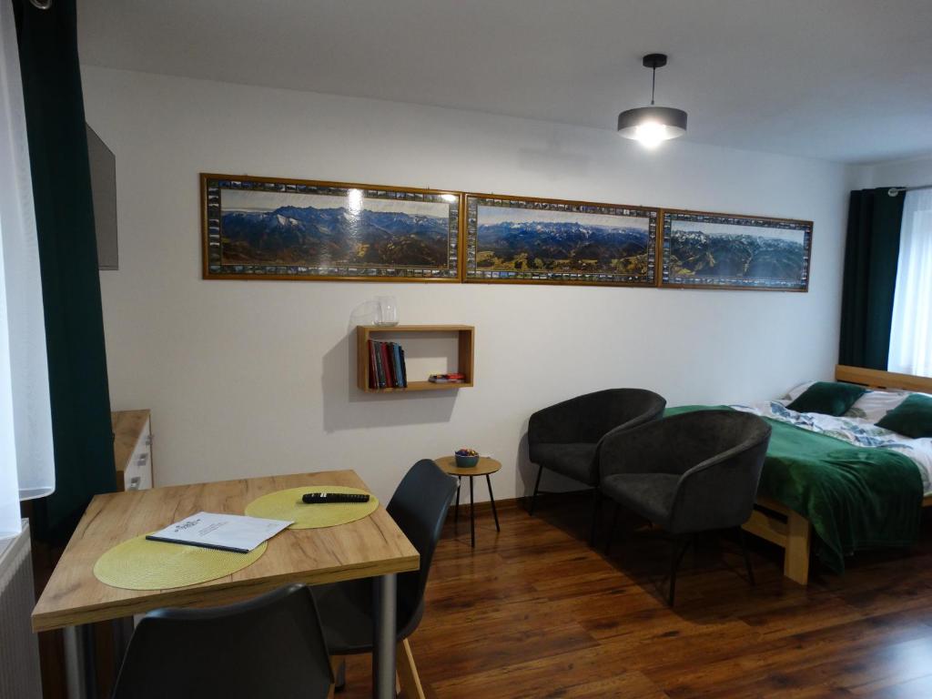 Posteľ alebo postele v izbe v ubytovaní Apartamenty Tatrzańska Dolina