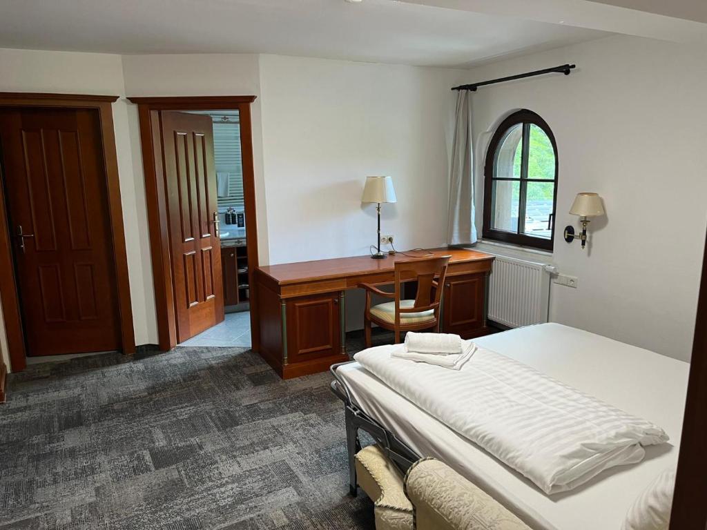 Postel nebo postele na pokoji v ubytování Tieflehner Hof Pitztalhaus Hotel