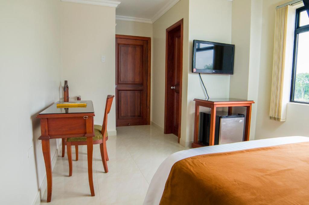 Gran Hotel De Lago - El Coca - Two-Bedroom Apartment
