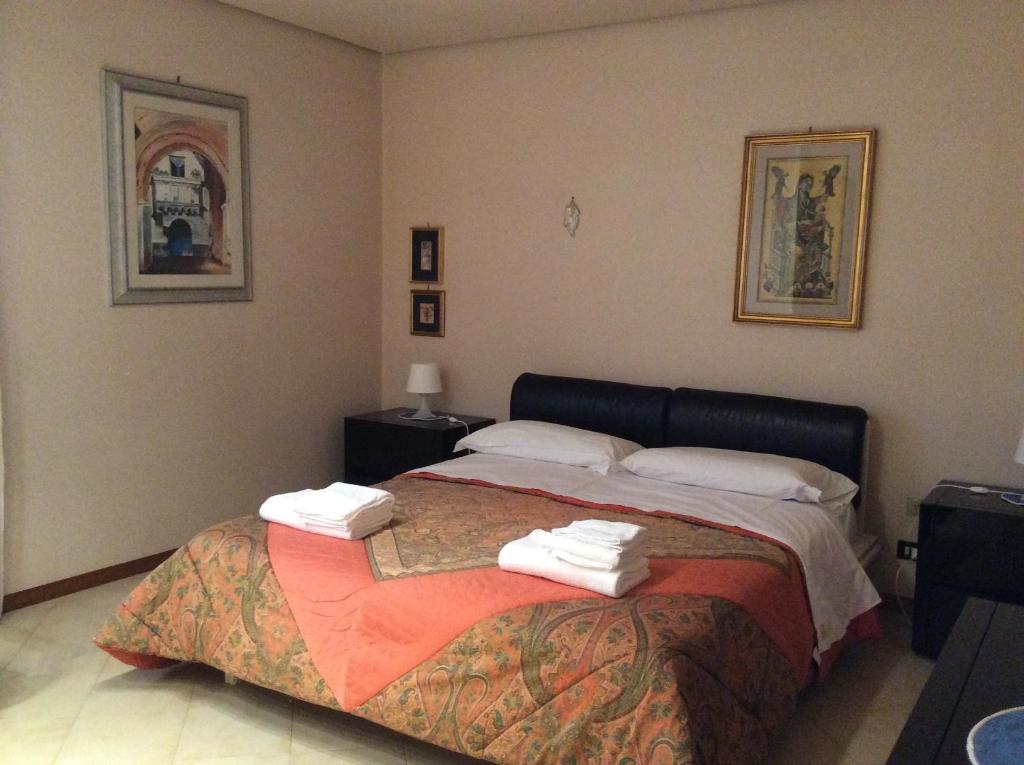 a bedroom with a bed with two towels on it at Casa Ariosto in Monopoli