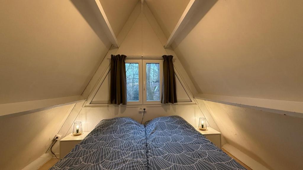 a small room with a bed with a window at Boseend Ardennen, Durbuy in Durbuy