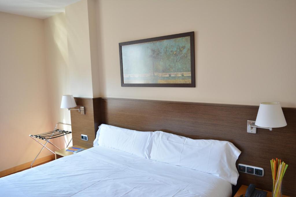 Postel nebo postele na pokoji v ubytování Hotel Palacio Congresos