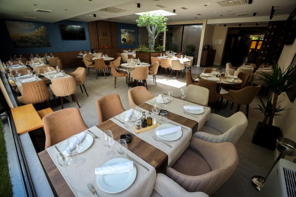 Restoran ili drugo mesto za obedovanje u objektu Apart Hotel Maksimum