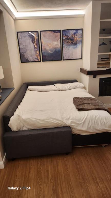 Postel nebo postele na pokoji v ubytování appartamento comfort Malpensa check in h 24 posto auto privato