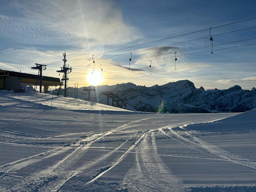 Central studio in Villars sur Ollon, Emeraude, for 2 only 100m to Bretaye ski train v zimě