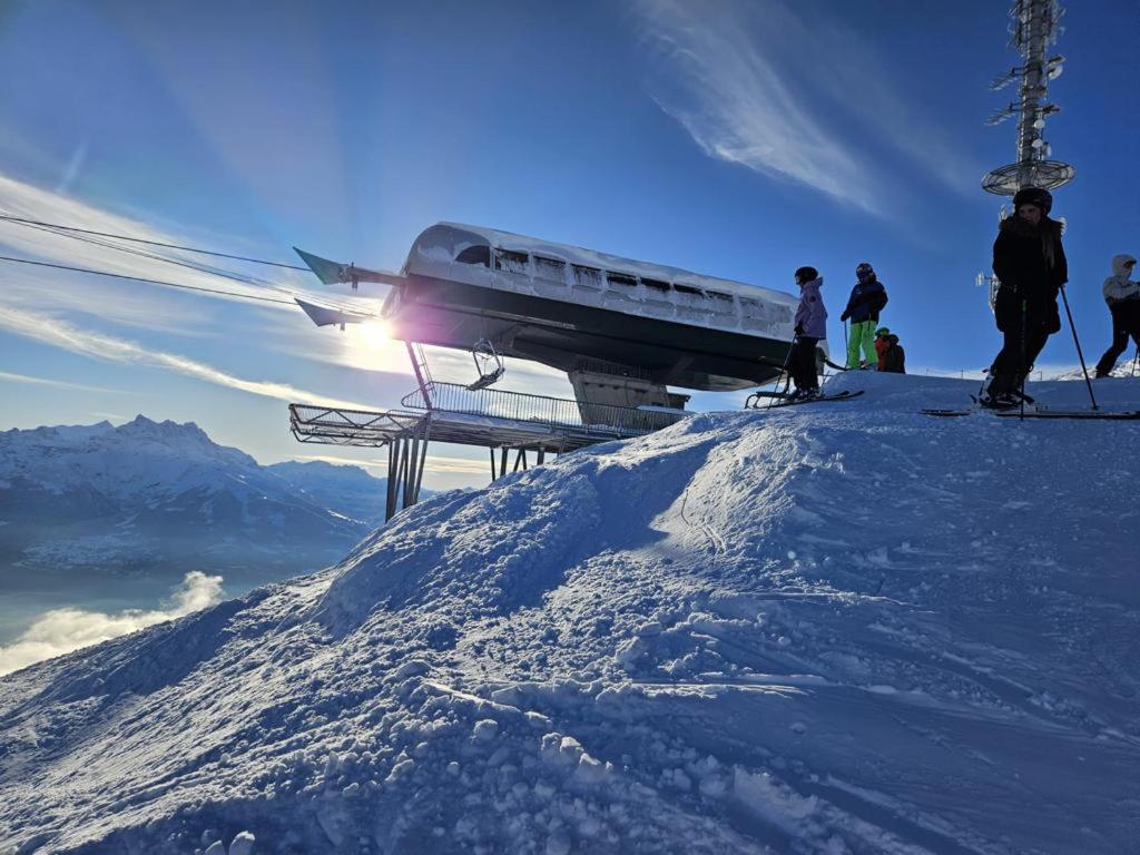 Central studio in Villars sur Ollon, Emeraude, for 2 only 100m to Bretaye ski train v zimě