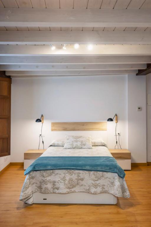 A bed or beds in a room at El Peregrino Llanes VUT