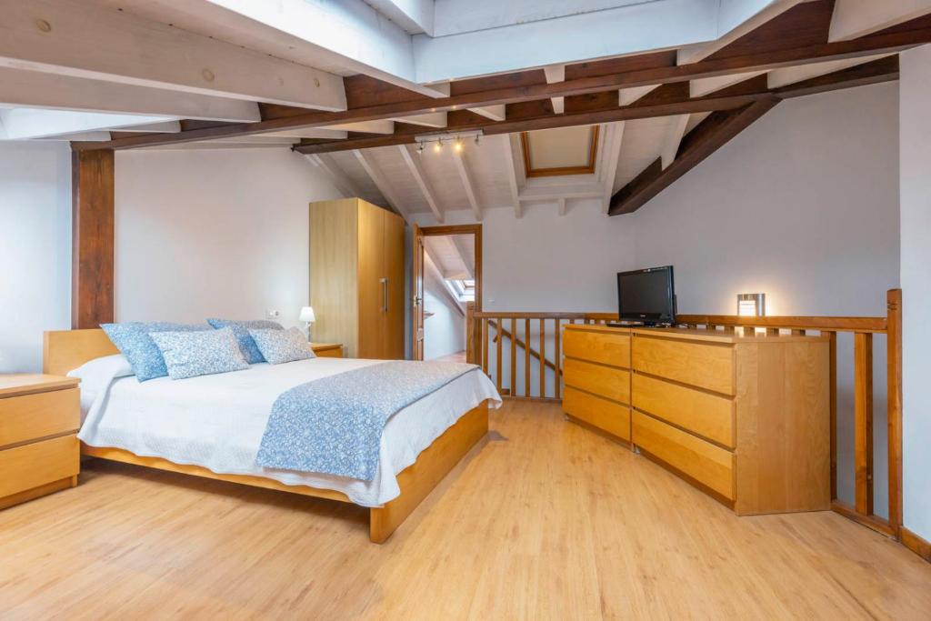 A bed or beds in a room at El Peregrino Llanes VUT