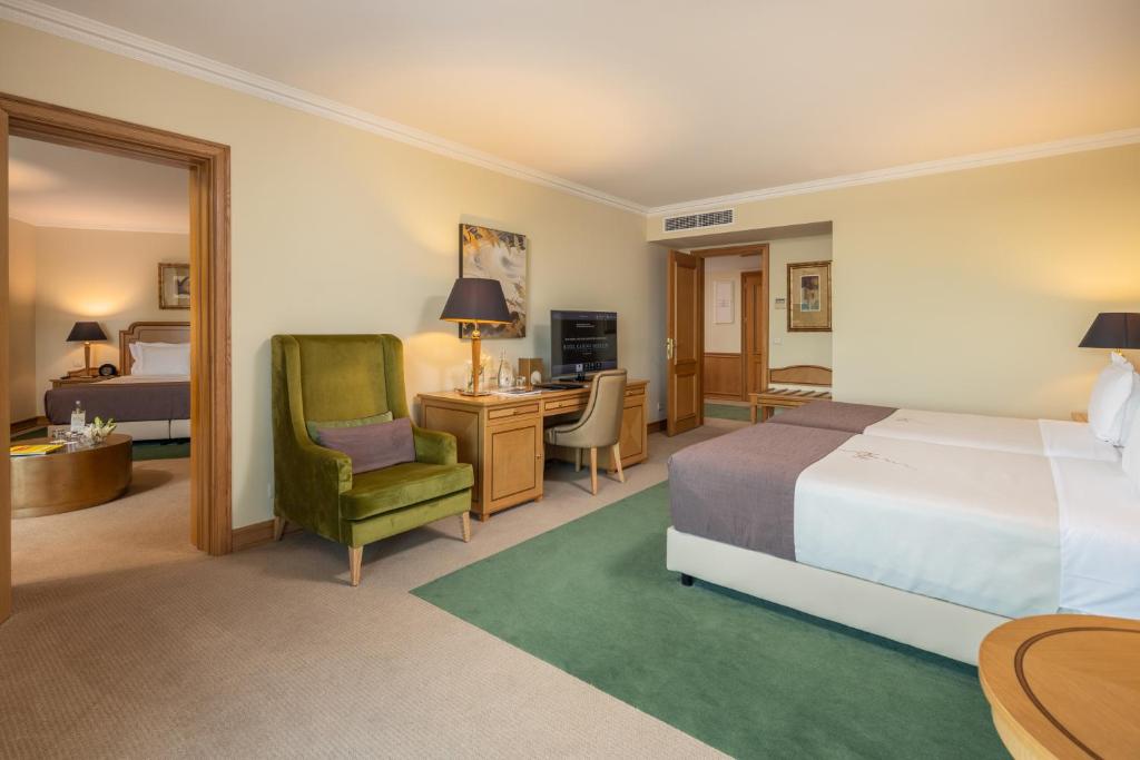 a hotel room with a bed and a desk at Hotel Cascais Miragem Health & Spa in Cascais