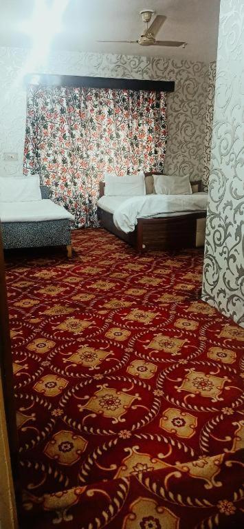 Postel nebo postele na pokoji v ubytování Hotel Kashmir Heaven