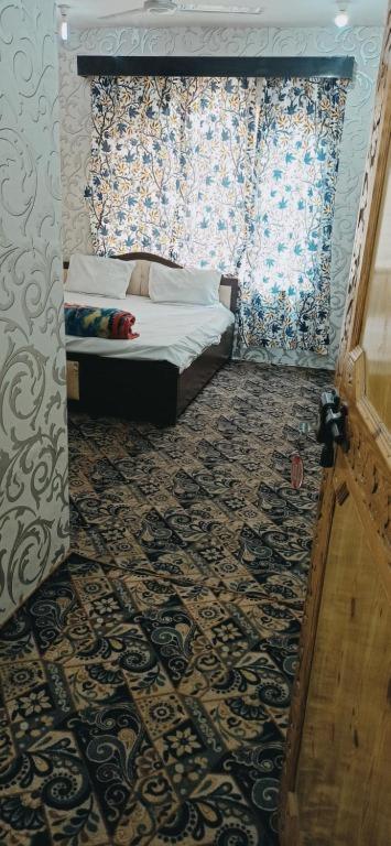 Postel nebo postele na pokoji v ubytování Hotel Kashmir Heaven