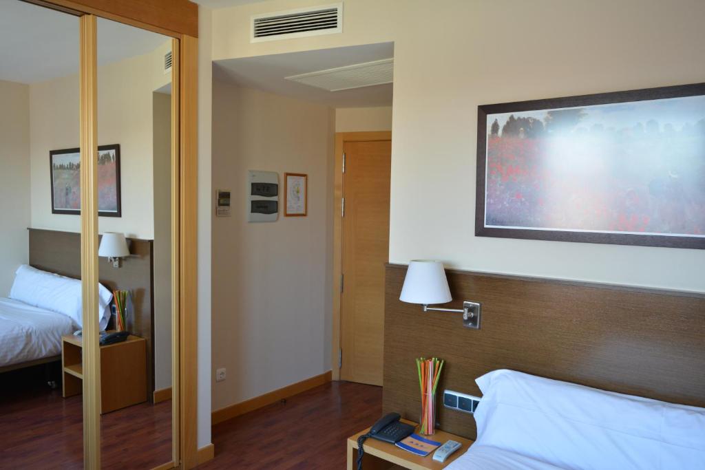 Postel nebo postele na pokoji v ubytování Hotel Palacio Congresos