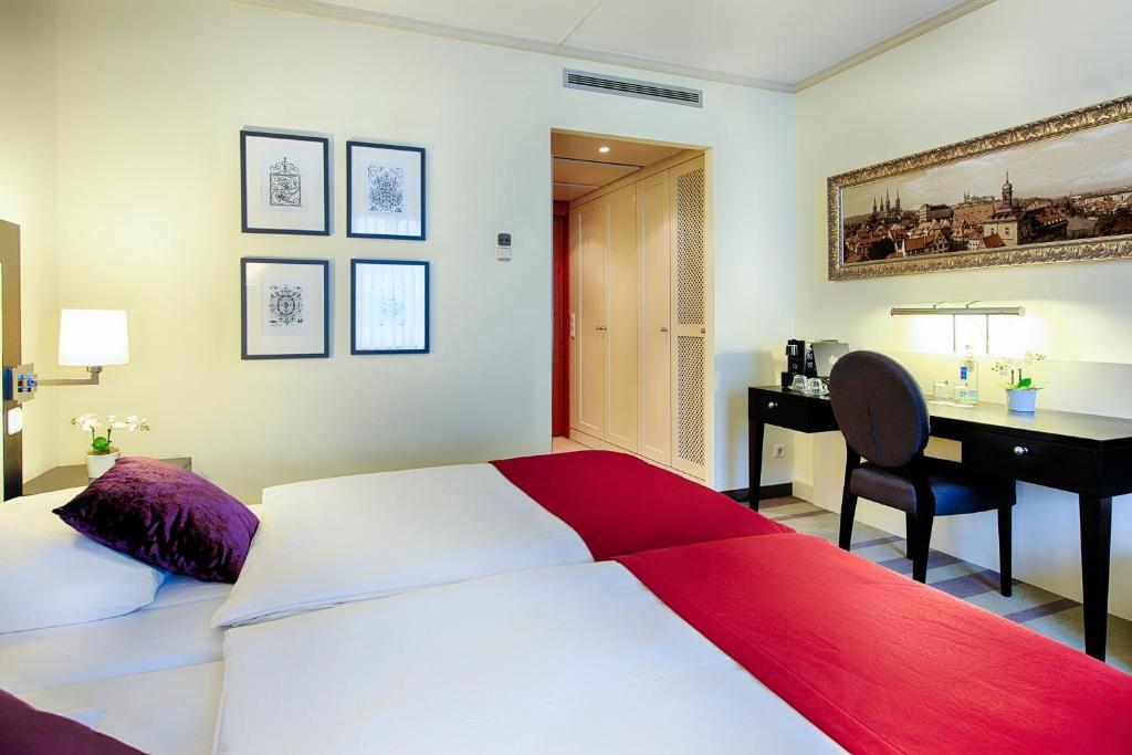 Postel nebo postele na pokoji v ubytování Welcome Hotel Residenzschloss Bamberg