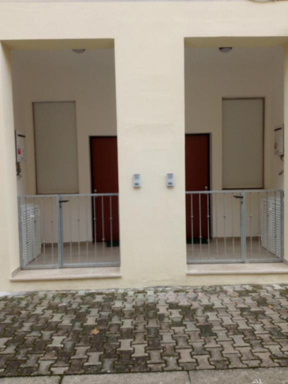 Fasada lub wejście do obiektu Kero House