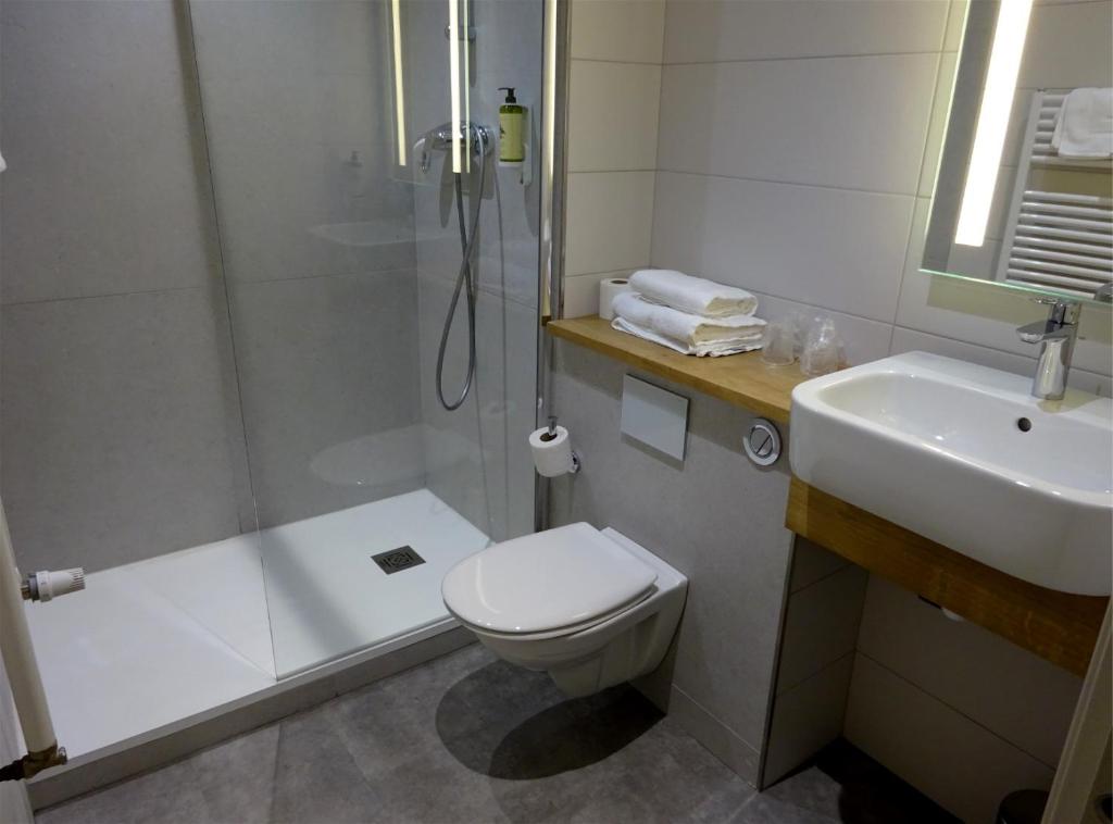 Koupelna v ubytování Hôtel la Capelle Millau