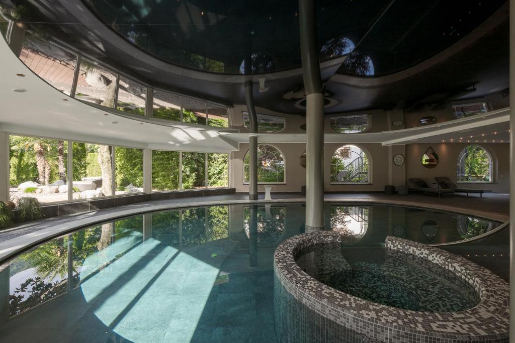 Bazén v ubytování Hotel Dorner B&B nebo v jeho okolí