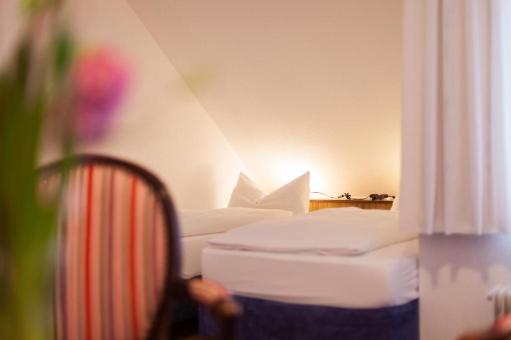 Postel nebo postele na pokoji v ubytování Hotel garni Schacherer