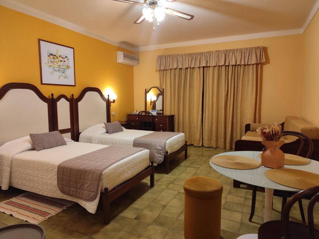 Ένα ή περισσότερα κρεβάτια σε δωμάτιο στο Apartamentos Turisticos Praia Grande