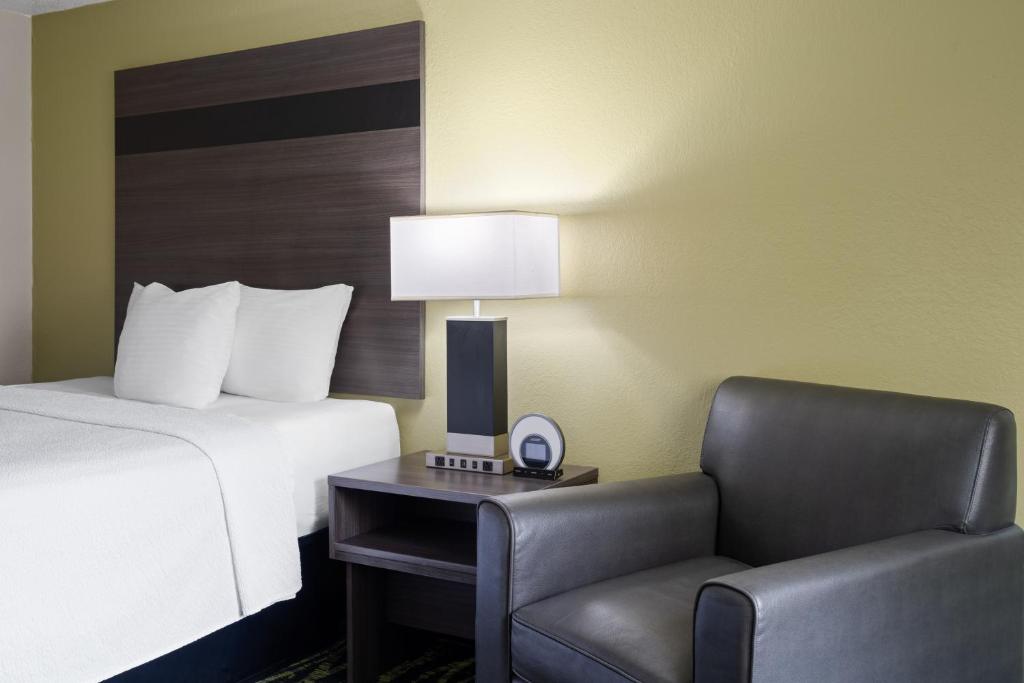 Baymont Inn & Suites by Wyndham - Suite Con Cama Grande - No Fumadores